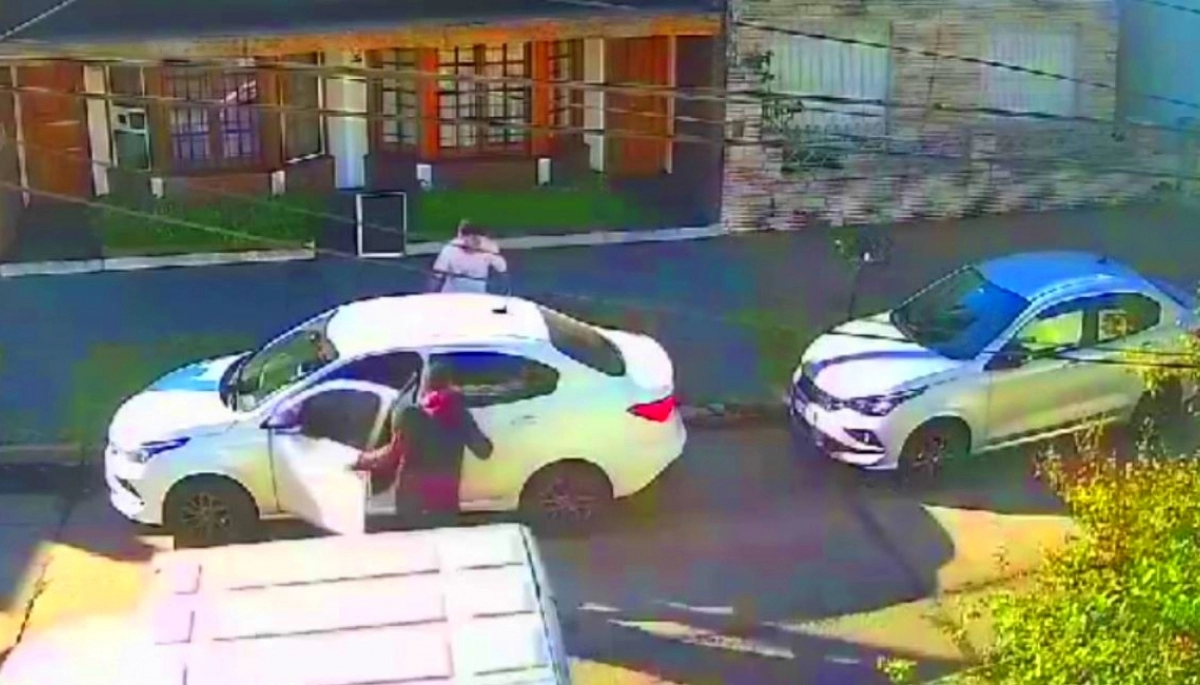 Caseros asediado por el delito: a media tarde sujetos armados le robaron el auto en la puerta de la casa