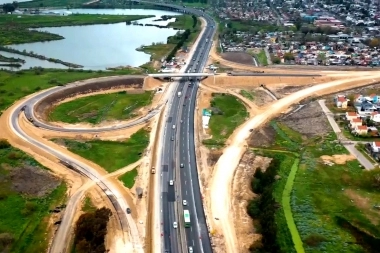 Anuncian la licitación para construir la bajada de 520 de la Autopista La Plata - Buenos Aires